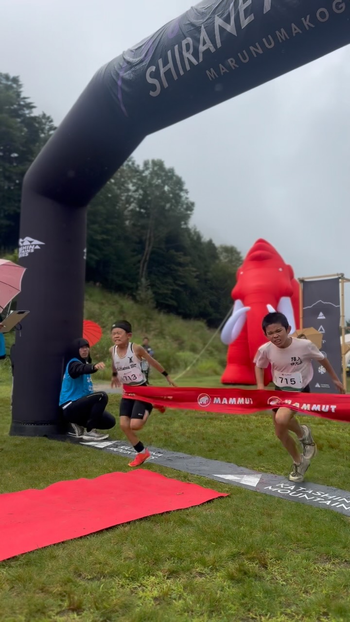 天候不良により、山頂駅スタートゴールのトレイルコースから会場付近のコースへ変更になったキッズレース。会場とレースが一体感になったレースでした。

会場:丸沼高原
@marunumaig
