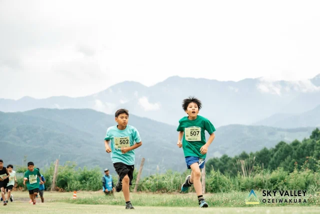 .
⚠️エントリーは本日23:59まで！⚠️

片品村の山を駆け巡る🏃‍♀️🌿
OZEIWAKURA SKYVALLEY

🪽第11回 OZEIWAKURA SKYVALLEY
https://ozeiwakura-skyvalley.com
開催日：7月5日(土)・6日(日)

本大会は2015年に片品村初のスカイランニングレースとして開催されました。“片品村から世界へ”と想いを込めて世界基準のコースを設定。これまで、スカイランニング日本選手権やユース世界選手権選考会にもなっていたため、多くのトップランナーも登っています。世界と戦うトップ選手と自分のタイムを比較できるのも、この大会の特徴です。

コースの途中には『ジャイアントウォール』と名付けられた、斜度が45度を超える急峻な壁があり、大会の名物になっています。また、キッズレースは毎年100名程が参加。観客も大興奮してしまう子供たちの走りにも注目です。幅広いレベル方に楽しんでもらえるよう、7km・15km・30kmの3種目があります。

＊＊＊＊＊＊＊＊＊＊

是非ご参加お待ちしております！

#ozeiwakuraskyvalley 
#katashinamountainsseries
#skyrunning 
#trailrunning 
#尾瀬岩鞍
#片品村
#トレイルラン
#トレラン 
#トレイルランニング
#スカイランニング 
#ランニング